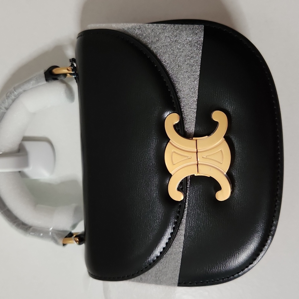 SB95048 NWT Solid Cel1ne 💯 ITALIAN LEATHER Boutique bag